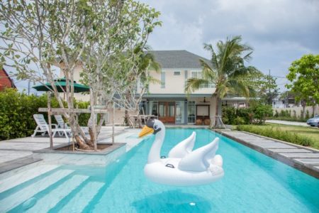 Beach Access 10BR Garden Pool Villa – Rawai, Phuket (Max 22 pp)