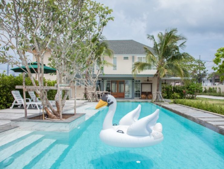 Beach Access 10BR Garden Pool Villa – Rawai, Phuket (Max 22 pp)